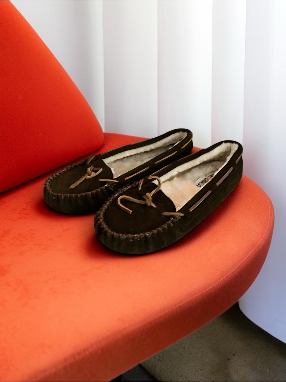 NWOB MINNETONKA CALLY BROWN SUEDE FAUX SHEARLING LINED MOCCASINS SLIPPERS SIZE 9